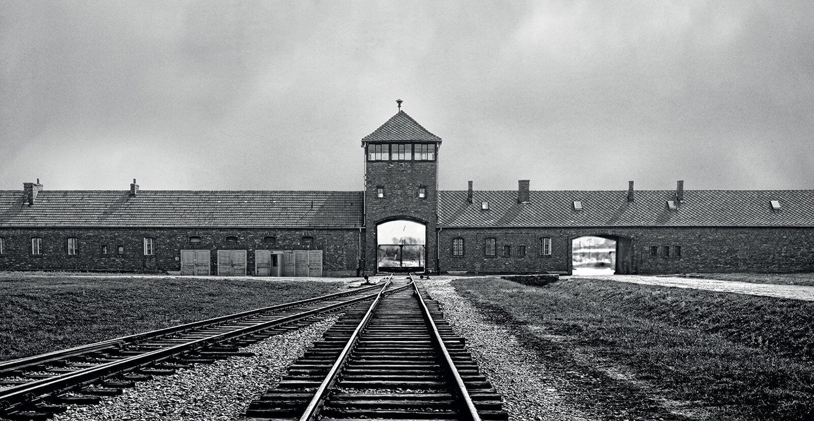 holocaust auschwitz